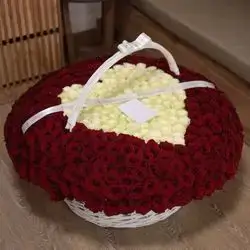 Large Imported Rose Basket – 1000 Flowers