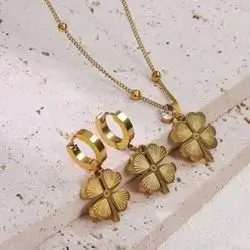 Clover Petal Design Necklace with Earrings