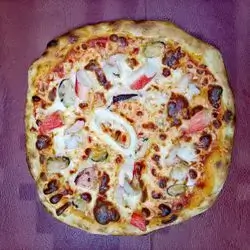 Seafood Pizza