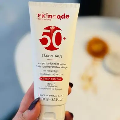 Skincode essentials SUN protection face lotion fluide 50 spf