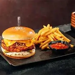CHICKEN BURGER