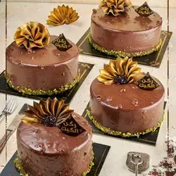 Cake Mold With Chocolate And Nuts Sauce For 6 People