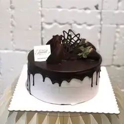 Tear Chocolate Cake For 8 Person