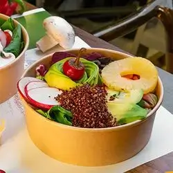 زەڵاتەی کینۆا بە ئەڤۆگادۆ