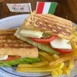 Ciabatta Caprese & Patate Fritte