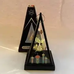 LED TRAIANGLE LIGHT