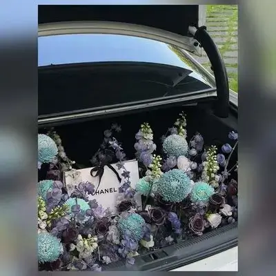 Car & Flowers Arrangement 4