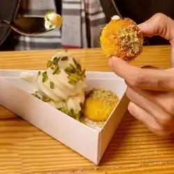 Barmuda Kunafa With Ice Cream
