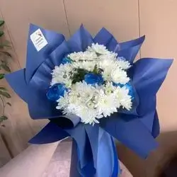 Blue Rose And White Dowdy