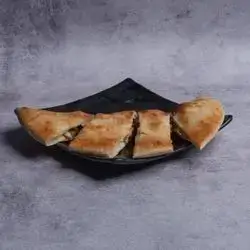 Chicken Manaqesh with Vegetable