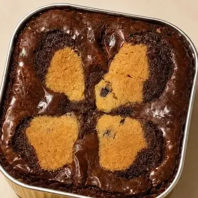 Mixed Cookies and Brownies with Pistachio Sauce