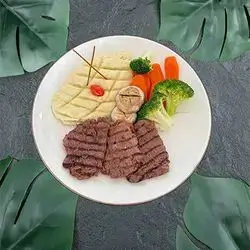 Grilled Beef Steak With Boiled Vegetables