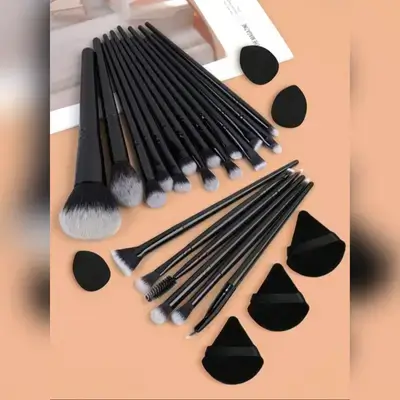 MAANGE 26pcs Makeup Brush Set, Travel Portable, Includes Soft Makeup Brushes, Velvet Powder Puff And Mini Finger Makeup Sponge