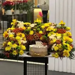 Flower Stand With Cake