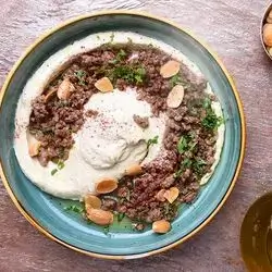 Hummus with meat