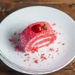 Strawberry Swiss Roll - Piece