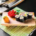 Salmon avocado Maki 6 Pcs