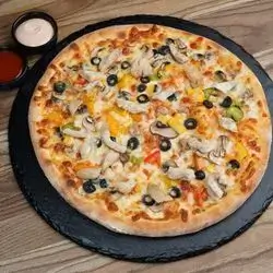 Chicken and Vegetable Pizza with Cheese