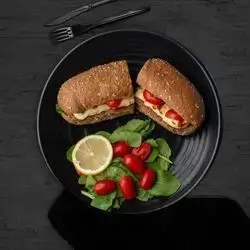 Halloumi Pesto Sandwich (290 Calories)