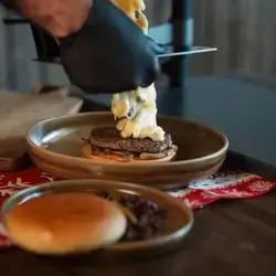 Traditional Raclette Burger