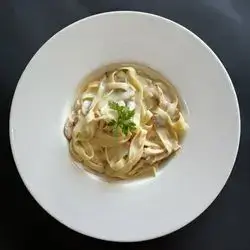 Fettuccine Alfredo (520 Calories)