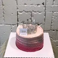 Crown Cake For 6 Person