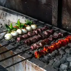 نەفەری تکەی گۆشت