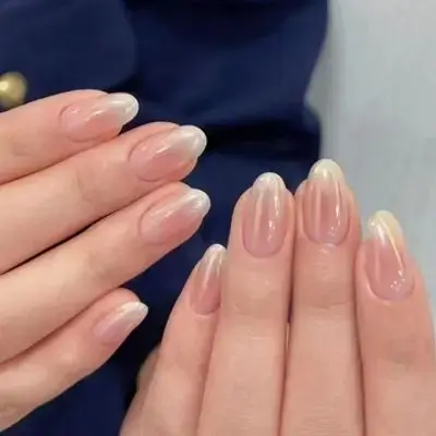 24pcs Milky White Ombre Short Oval Nail Stickers