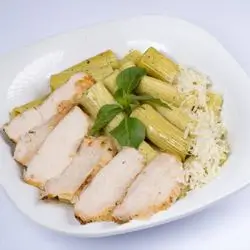 Rigatoni Pasta With Pesto Sauce
