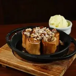 Sticky Becan Cinna Roll