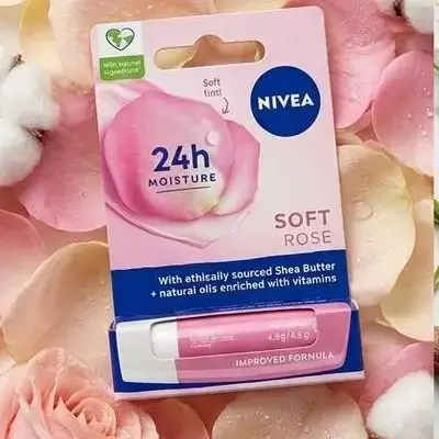 NIVEA Soft Rose Lip Care