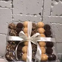 Petit four