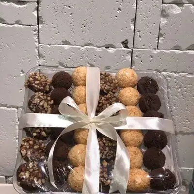 Petit four