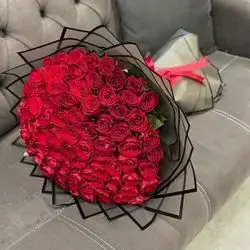 Natural Bouquets Of Red Roses