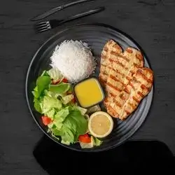 Chicken With Green Salad (510 Cal | P:59G)