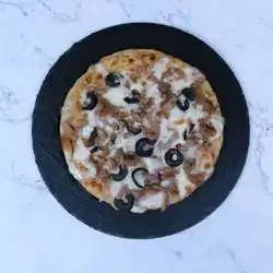 Tuna Pizza With Olives