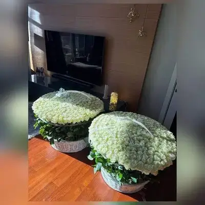 Two Large Imported Natural Flower Baskets – 1600 Flowers