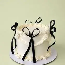 Creamy Vanilla Cake (10 People)