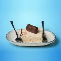 ئایس کەیکی سنیکەرس