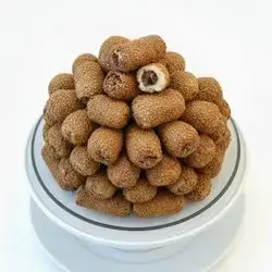Cake with sesame and date