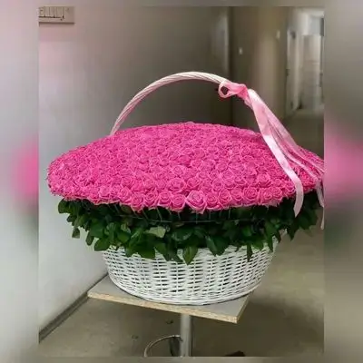 Large Imported Natural Flower Basket – 999 Flowers