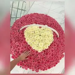 Large Imported Rose Basket – 999 Flowers