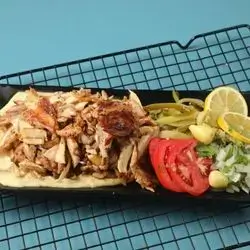 Chicken Gas With Hummus