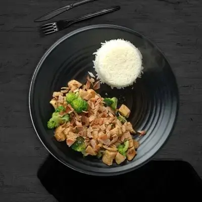 Chicken Broccoli (495 Cal | P:56G)