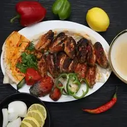 ١ نەفەر باڵی مریشك