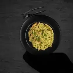 Chicken Pesto Pasta (495 Cal | P:38G)