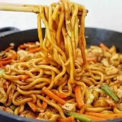 Fresh Fried Noodles With Chicken