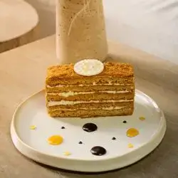 کێکی بە هەنگوین