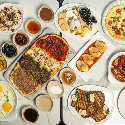 Sharing Style Breakfast for 4 Persons