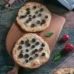 Kashkaval & Olives Mankousha